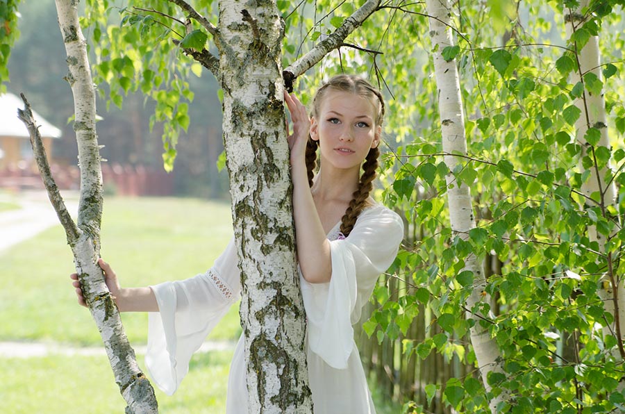 Women in Slavic costumes in Multan