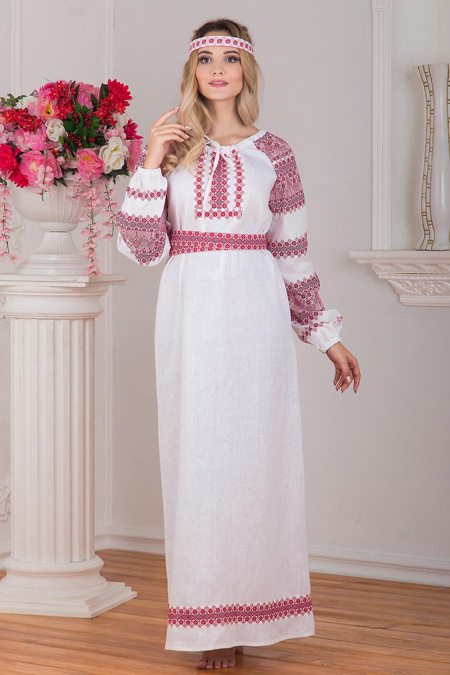 Women in Slavic costumes in Multan