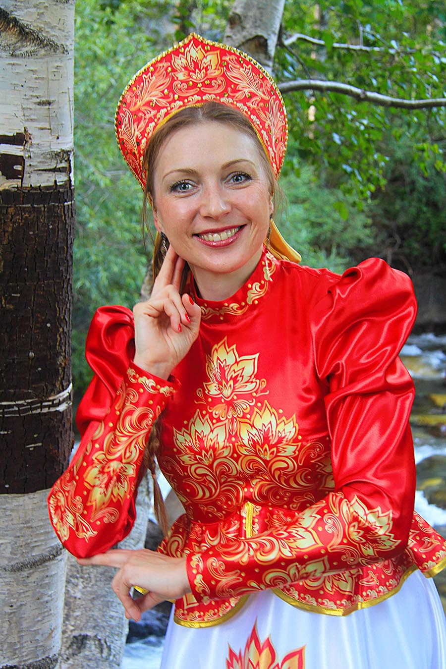 Women in Slavic costumes in Multan