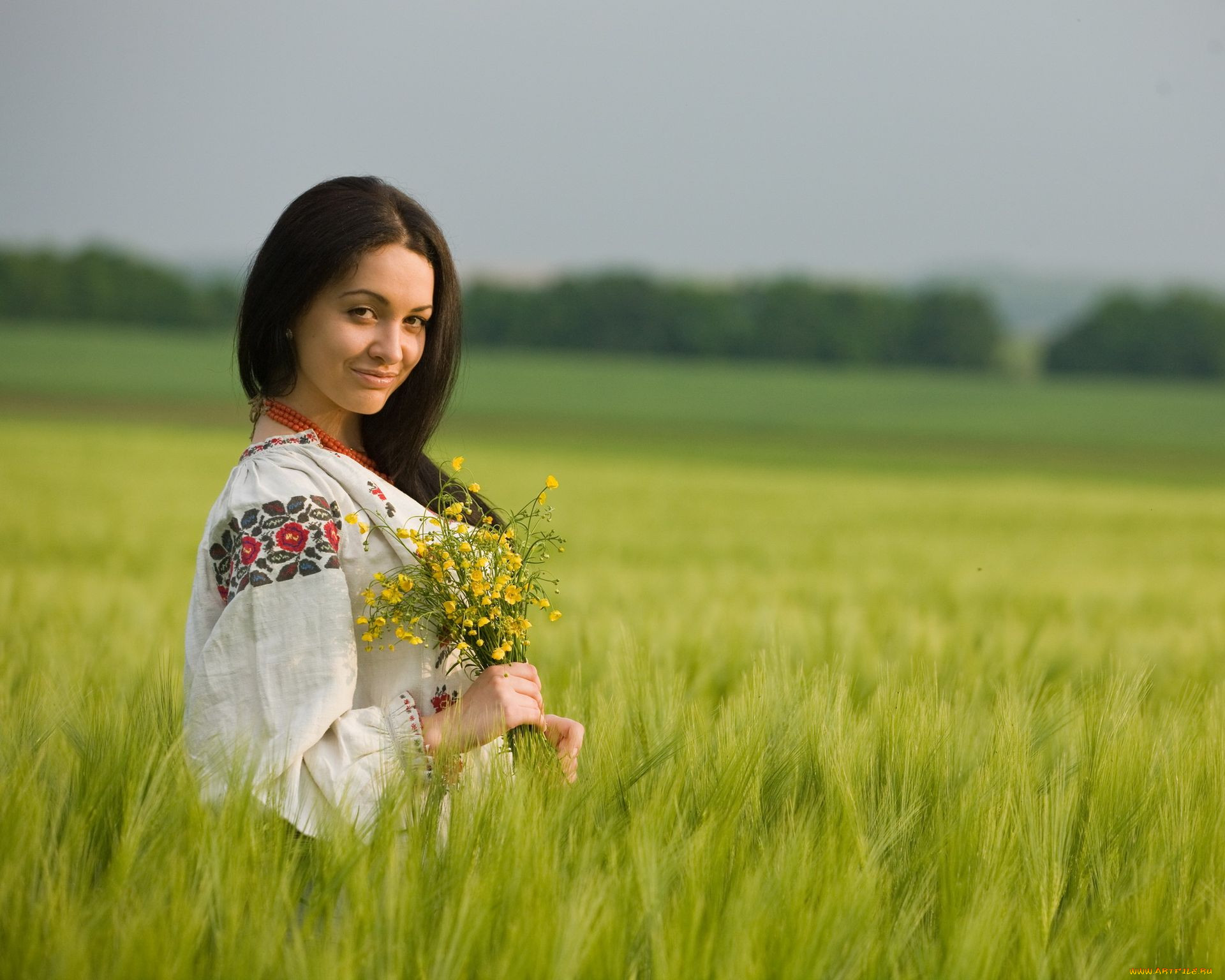 Women in Slavic costumes in Multan