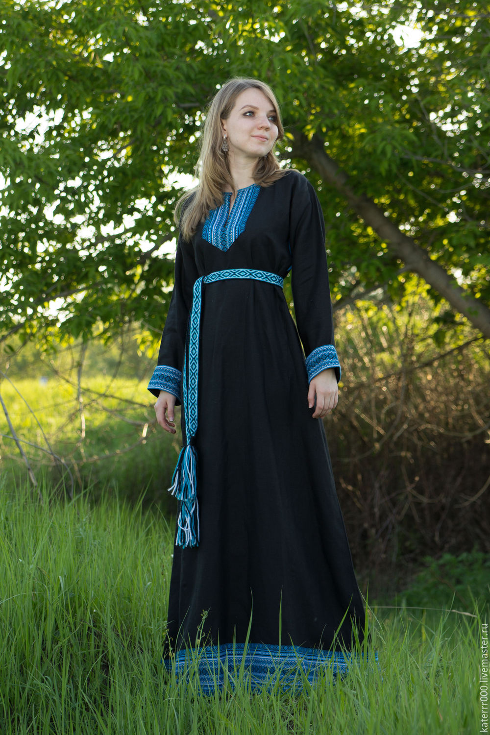 Women in Slavic costumes in Multan