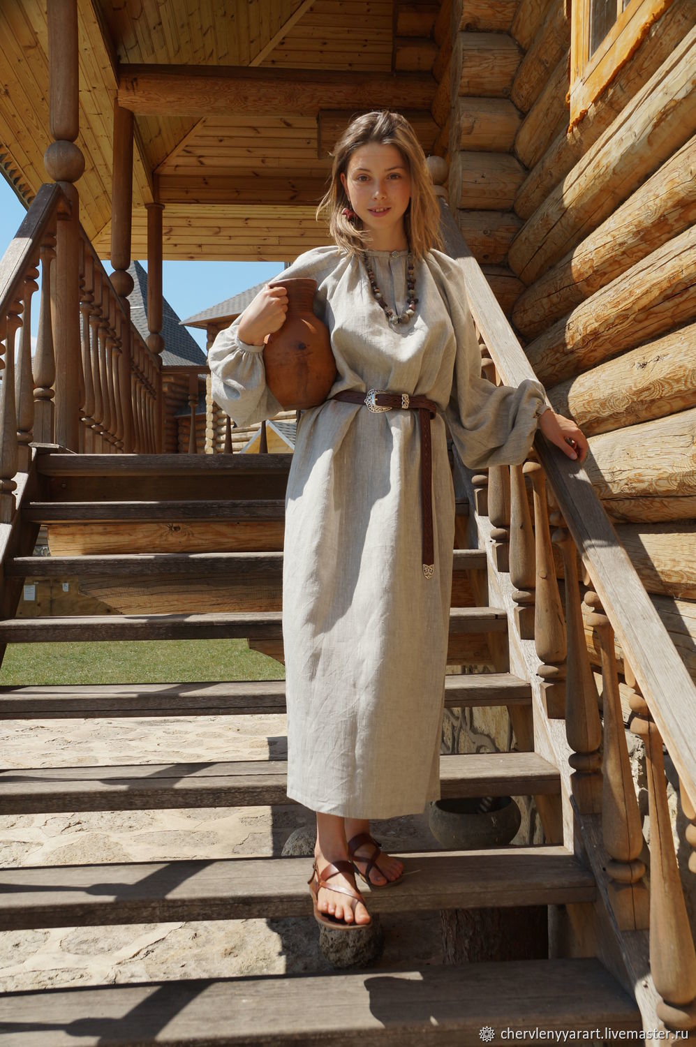 Girls in Slavic costumes in Multan