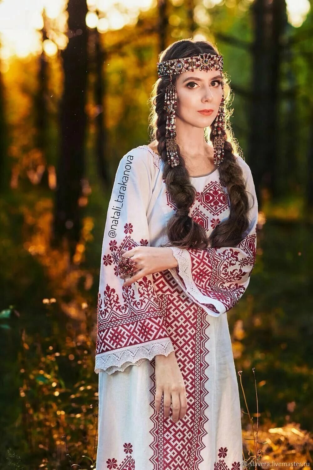 Girls in Slavic costumes in Multan